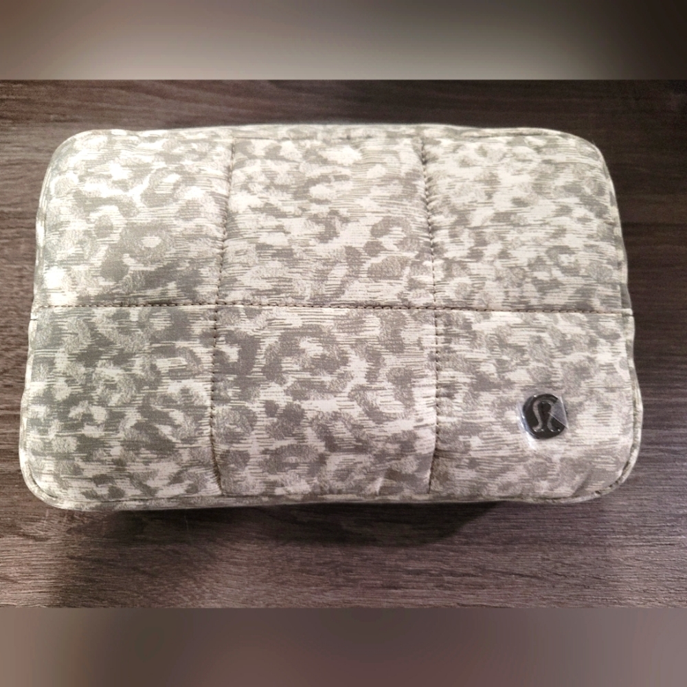 Lululemon quilted grid belt bag